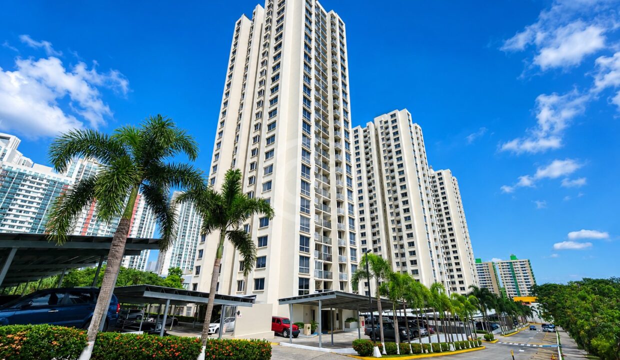 1. Fachada. Remate Bancario PH Rokas Condado del Rey
