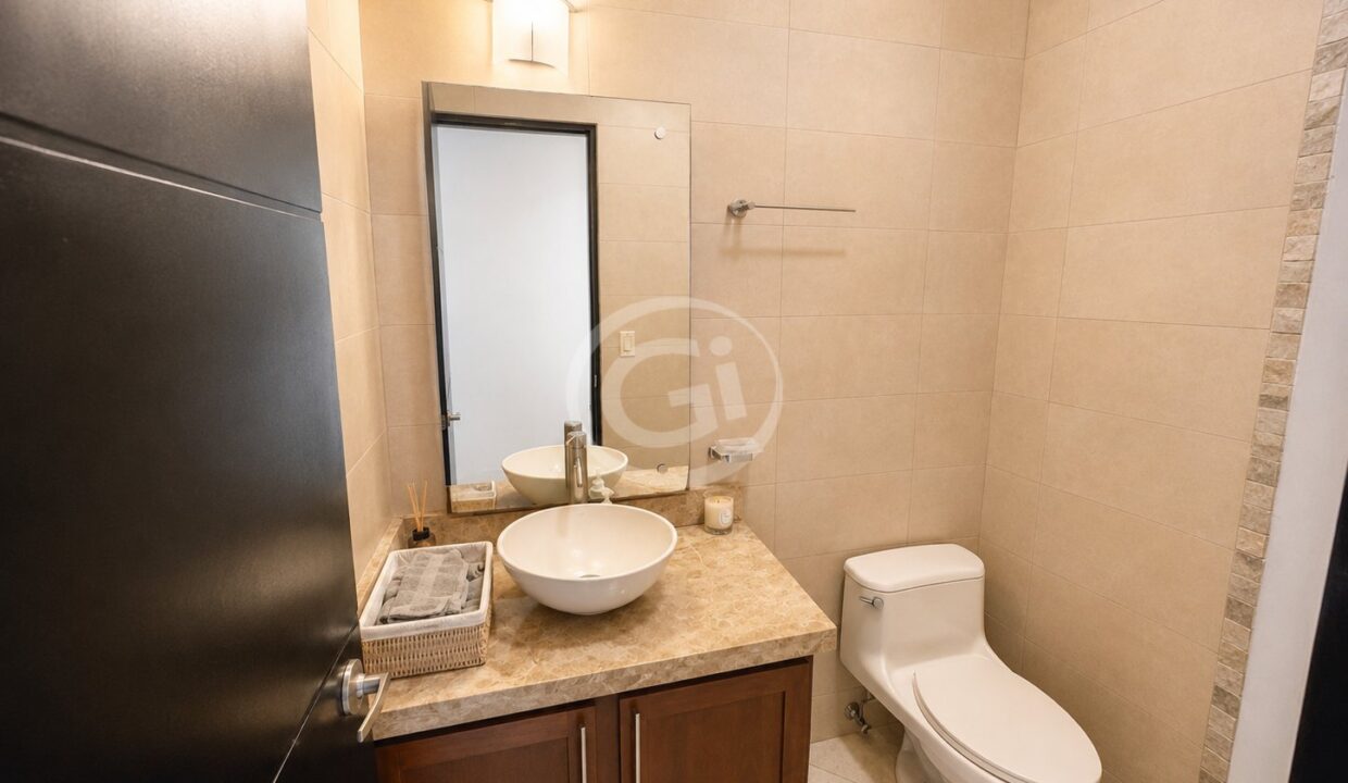 10. Baño Visitas. Embassy Club Apartamento Alquiler Clayton