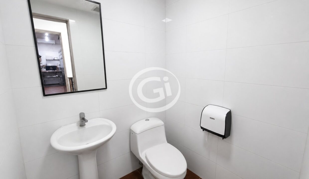 11. Baño de empleados Local Alquiler plaza Spot74 (Grupo vivir)