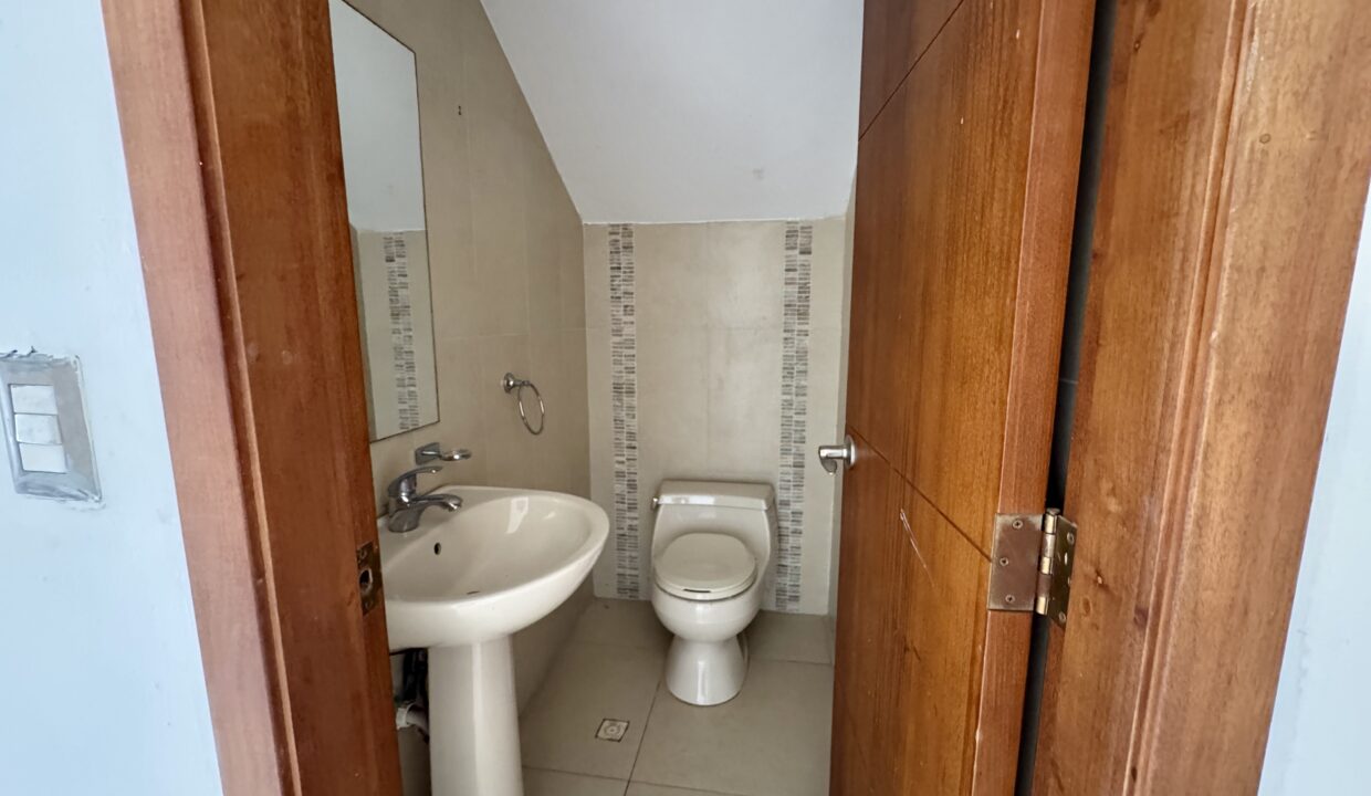 11. Baño venta casa Costa Sur El Doral