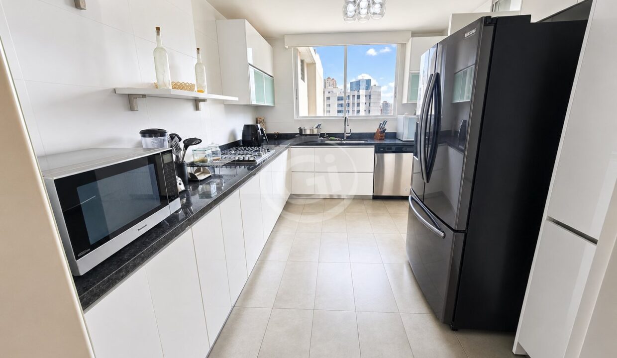 11. Cocina. Venta Marbella Tower