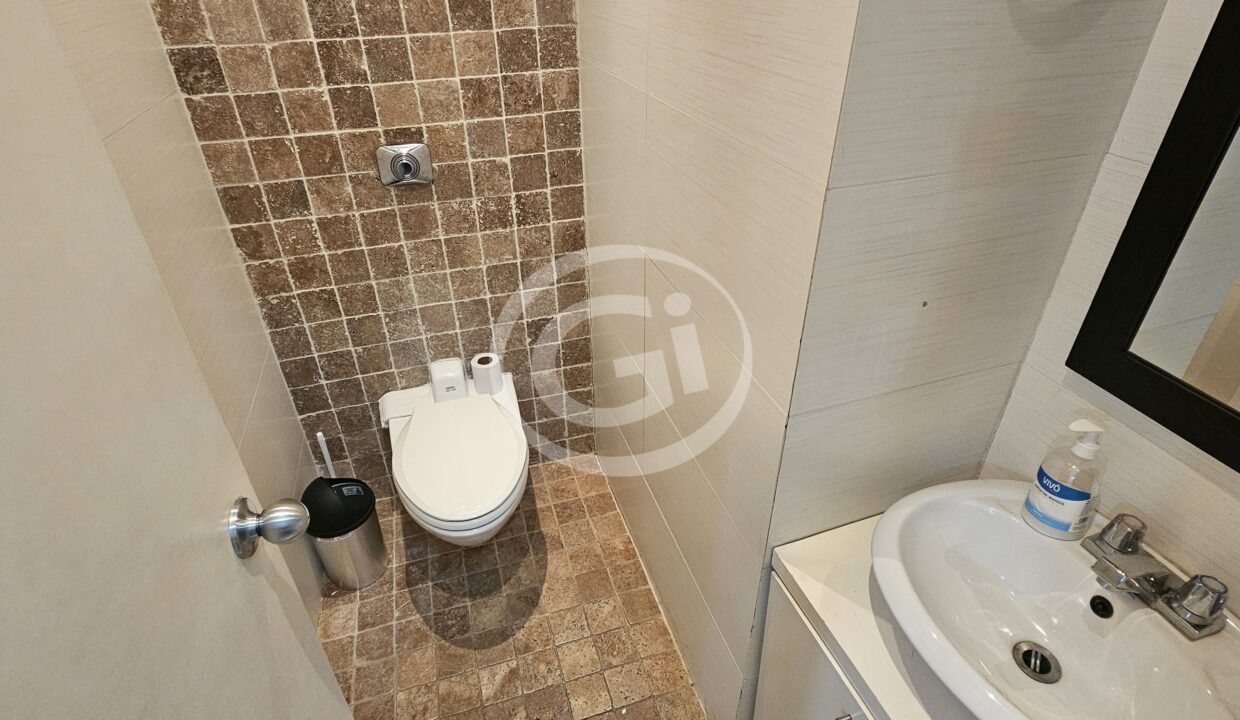 12. Baño oficina Ocean Business alquiler- venta