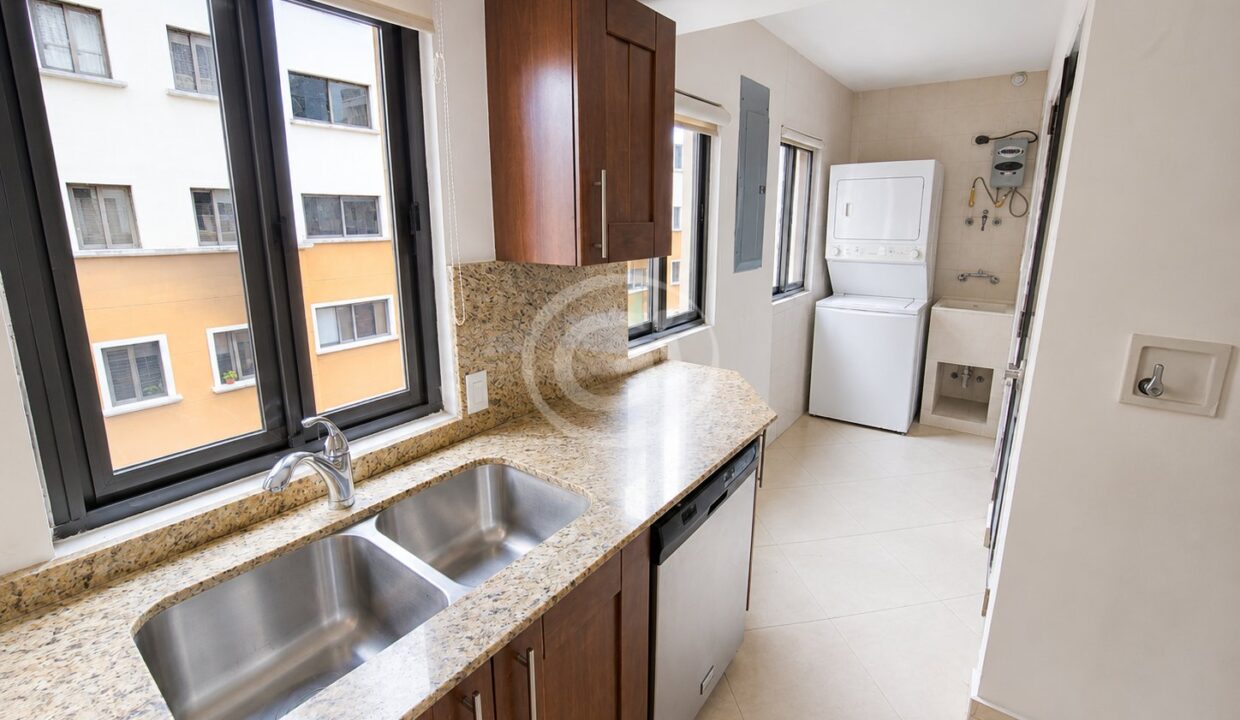 12. Cocina. Embassy Club Venta Apartamento Reposeido Bancario