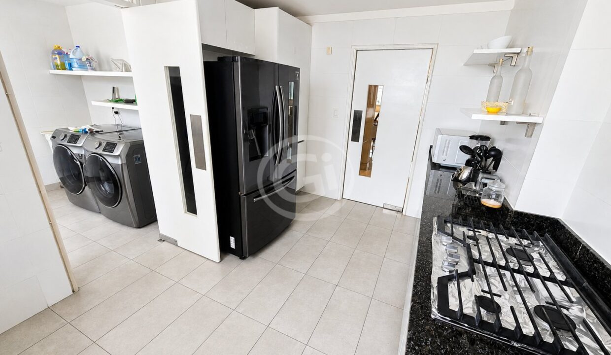12. Cocina. Venta Marbella Tower