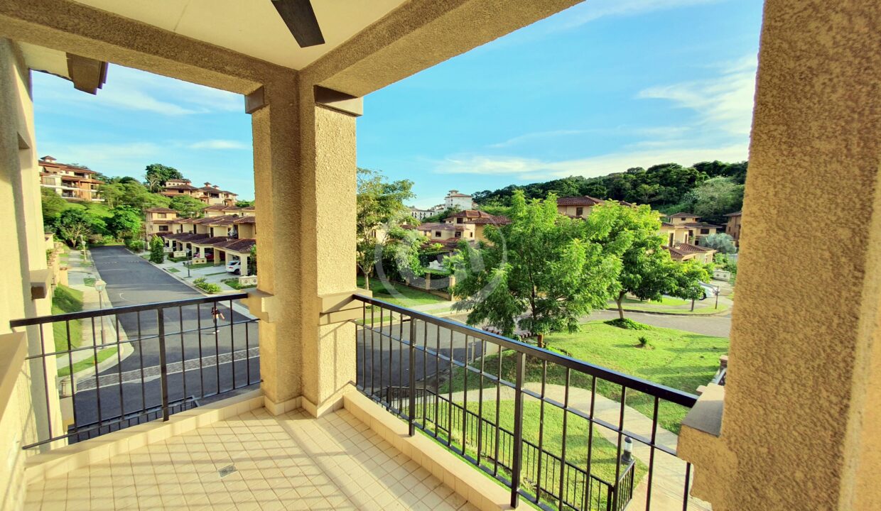 13. Balcón. Embassy Club TownHome. Clayton Panamá