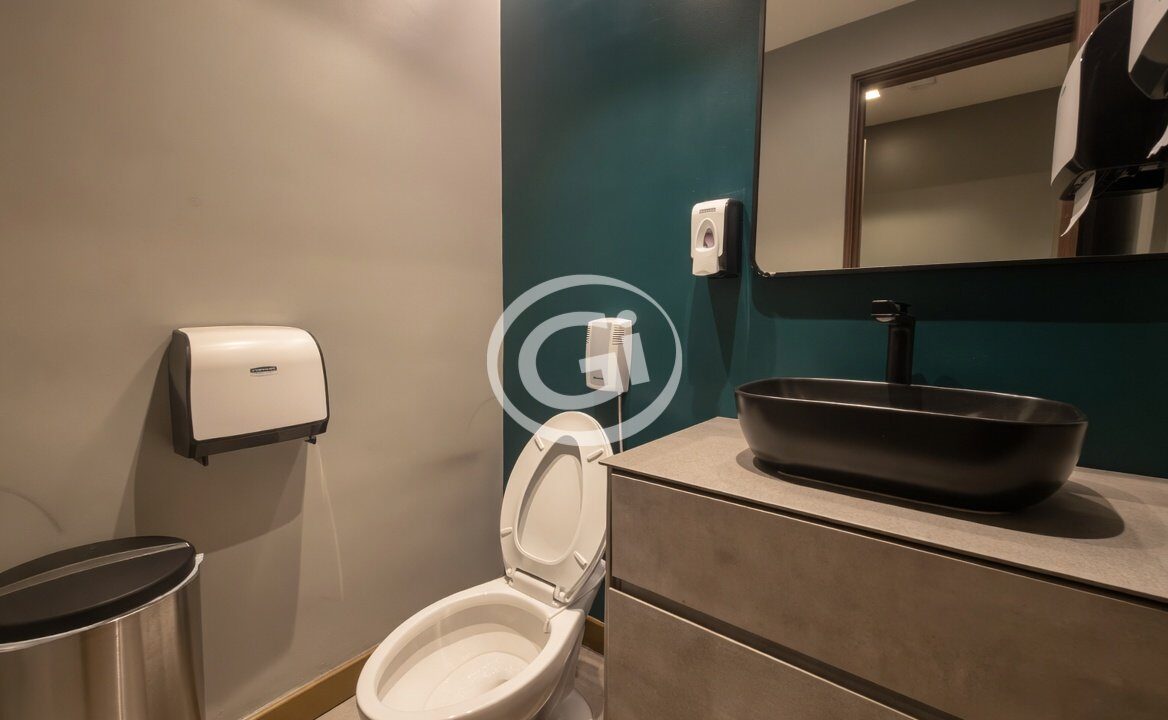 13. Baño Damas Local Alquiler plaza Spot74 (Grupo vivir)