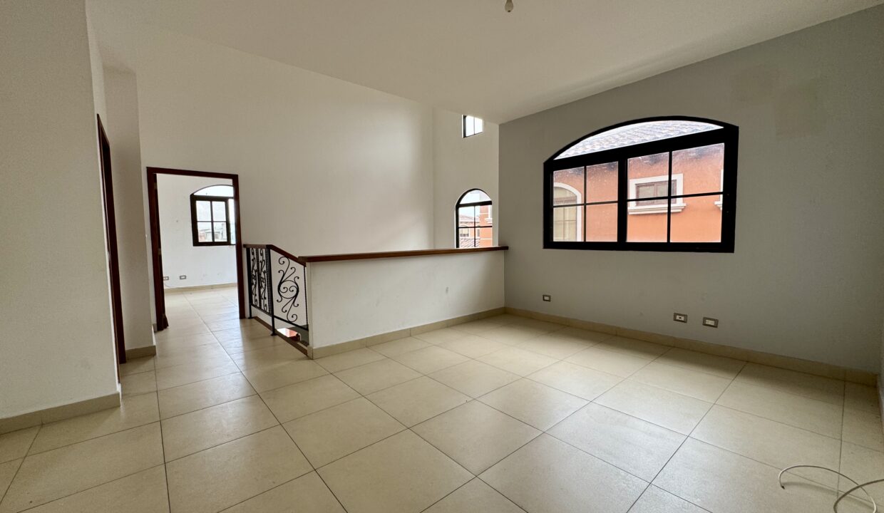 13. Sala Familiar venta casa Costa Sur El Doral
