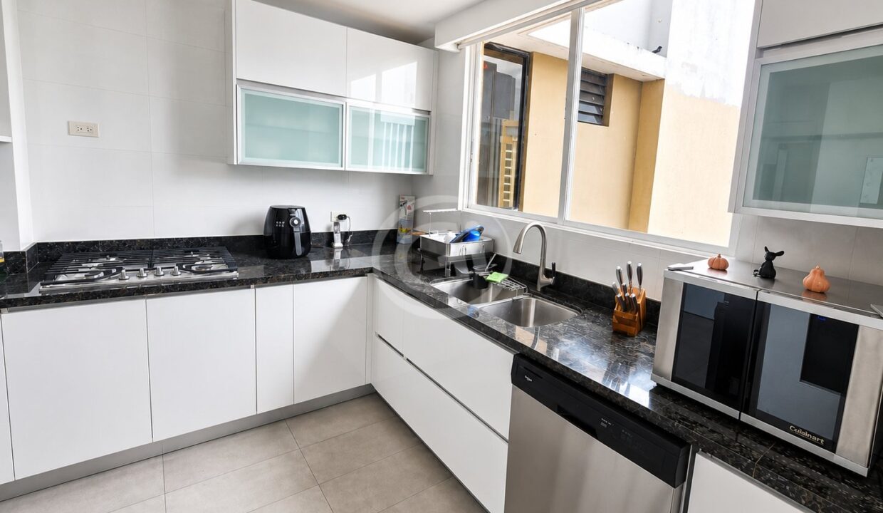 14. Cocina. Venta Marbella Tower