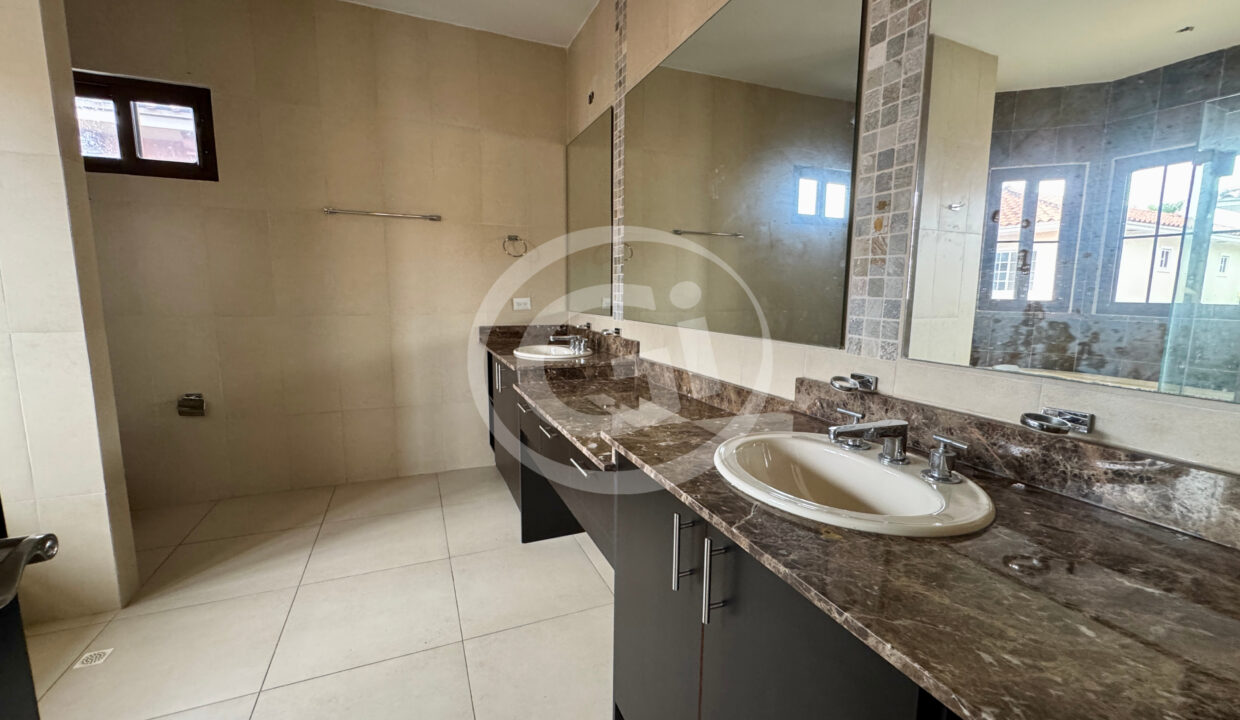 15. Baño Venta Casa El Doral Costa Sur15