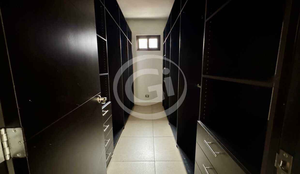 15. Walk in closet Venta Casa El Doral Costa Sur