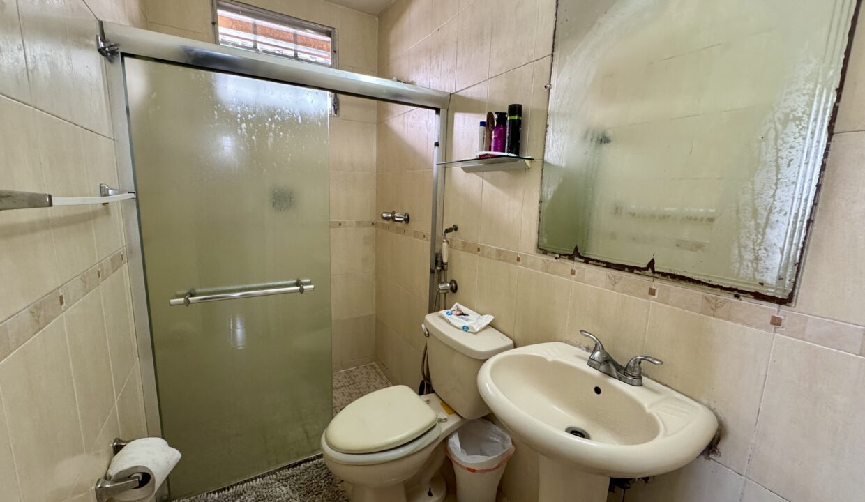 17. Baño 2 casa venta Brisas del golf