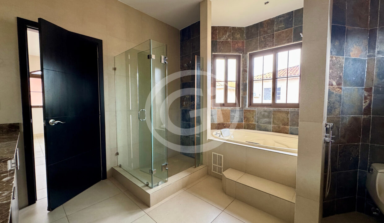 17. Baño Venta Casa El Doral Costa Sur17