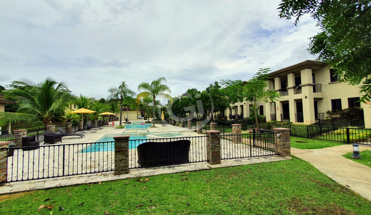 17. The Club Town. Embassy Club TownHome. Clayton Panamá
