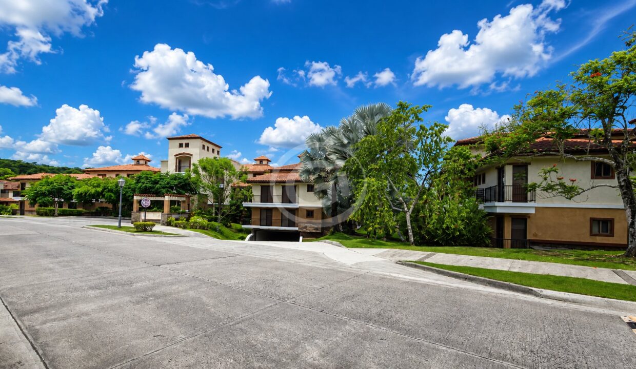2. Fachada. Embassy Club Apartamento Alquiler Clayton