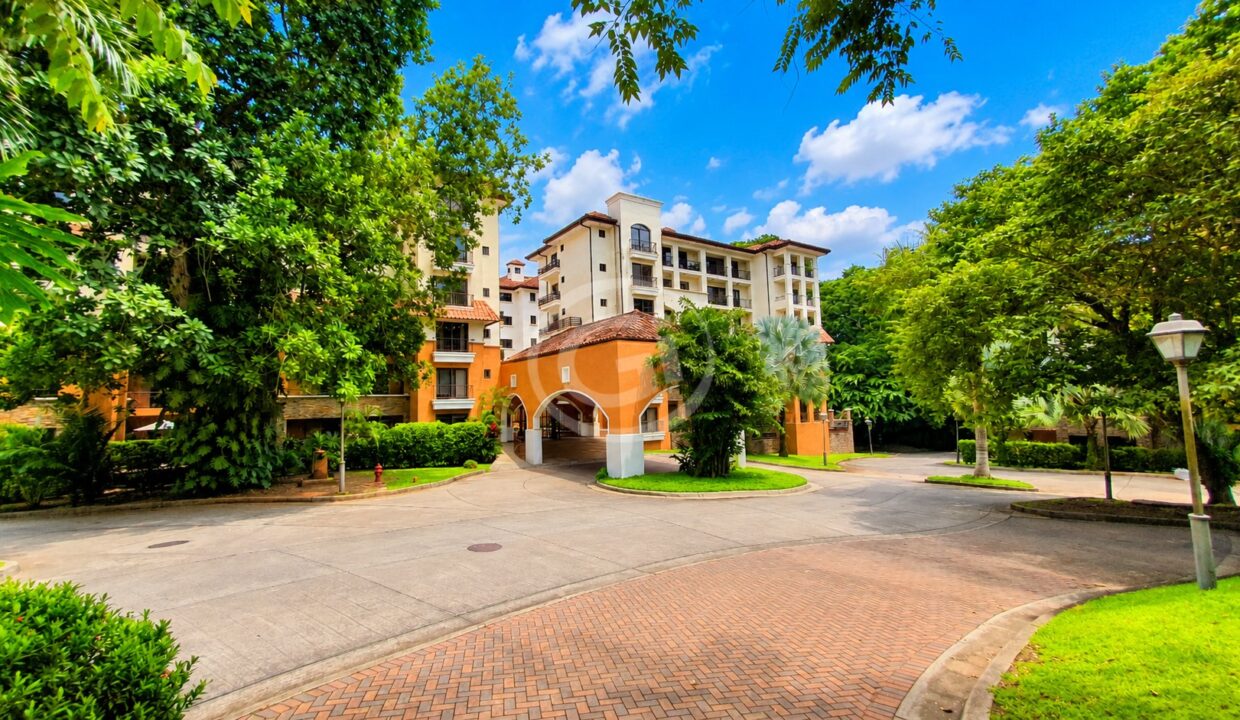 2. Fachada. Embassy Club Venta Apartamento Reposeido Bancario