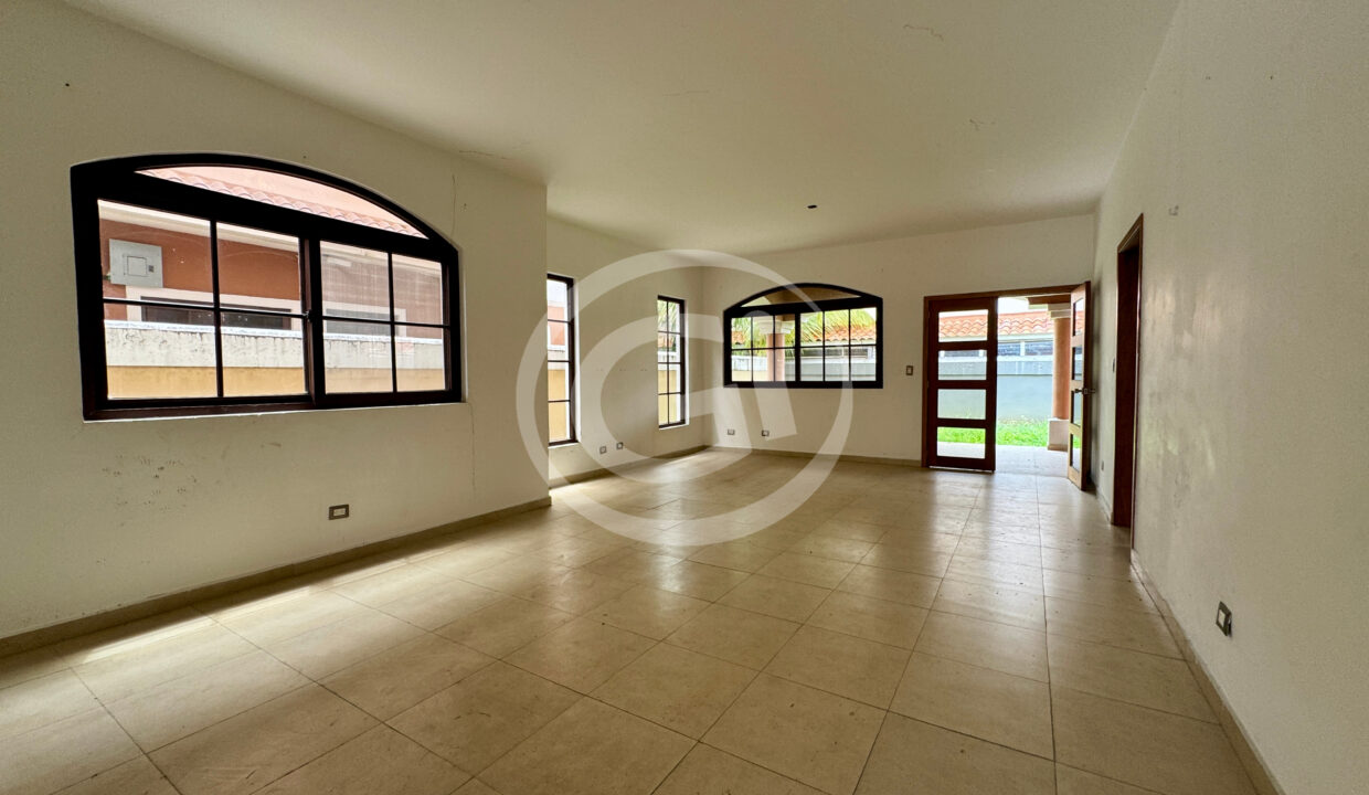 2. Sala Comedor venta casa Costa Sur El Doral