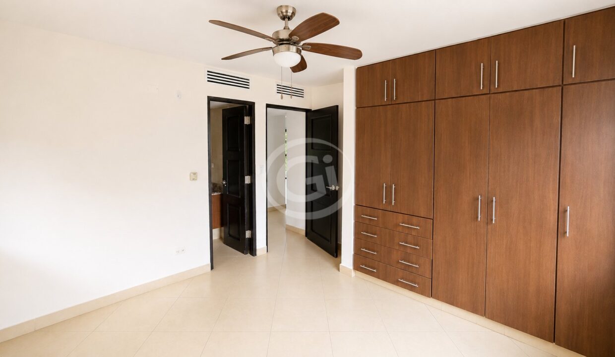 25. Habitación 2. Embassy Club Venta Apartamento Reposeido Bancario