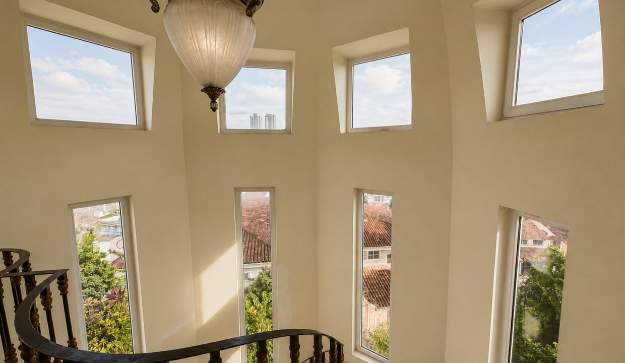 26. Escalera Venta Casa Dos Mares