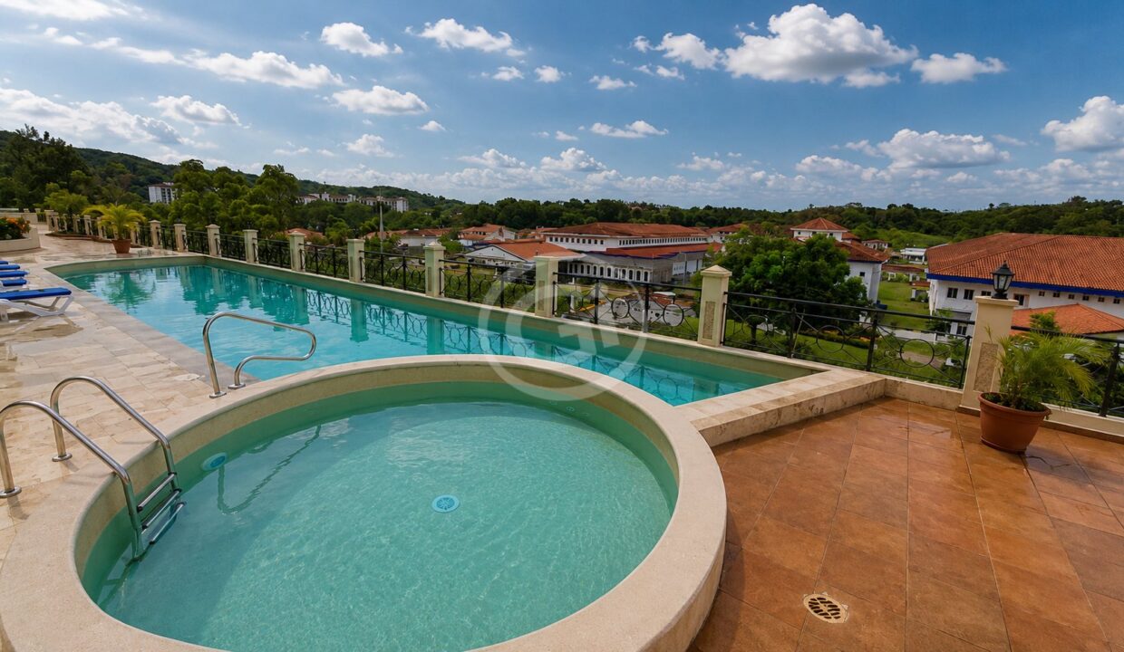 28. Piscina. Pine Hill Albrook Remate Bancario
