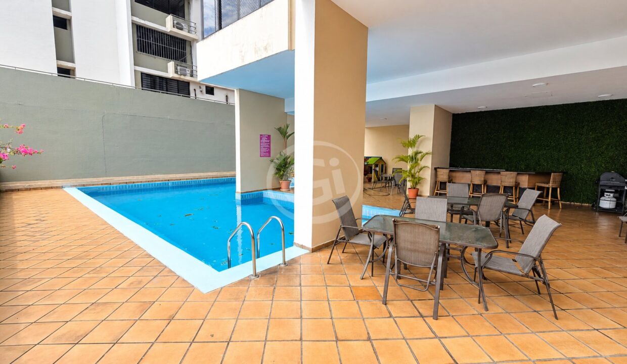 29. Piscina. Venta Marbella Tower