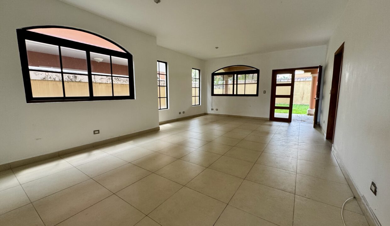 3. Sala Comedor venta casa Costa Sur El Doral
