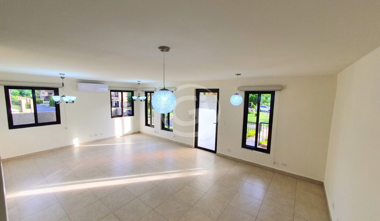 3. Sala-Comedor. Embassy Club TownHome. Clayton Panamá