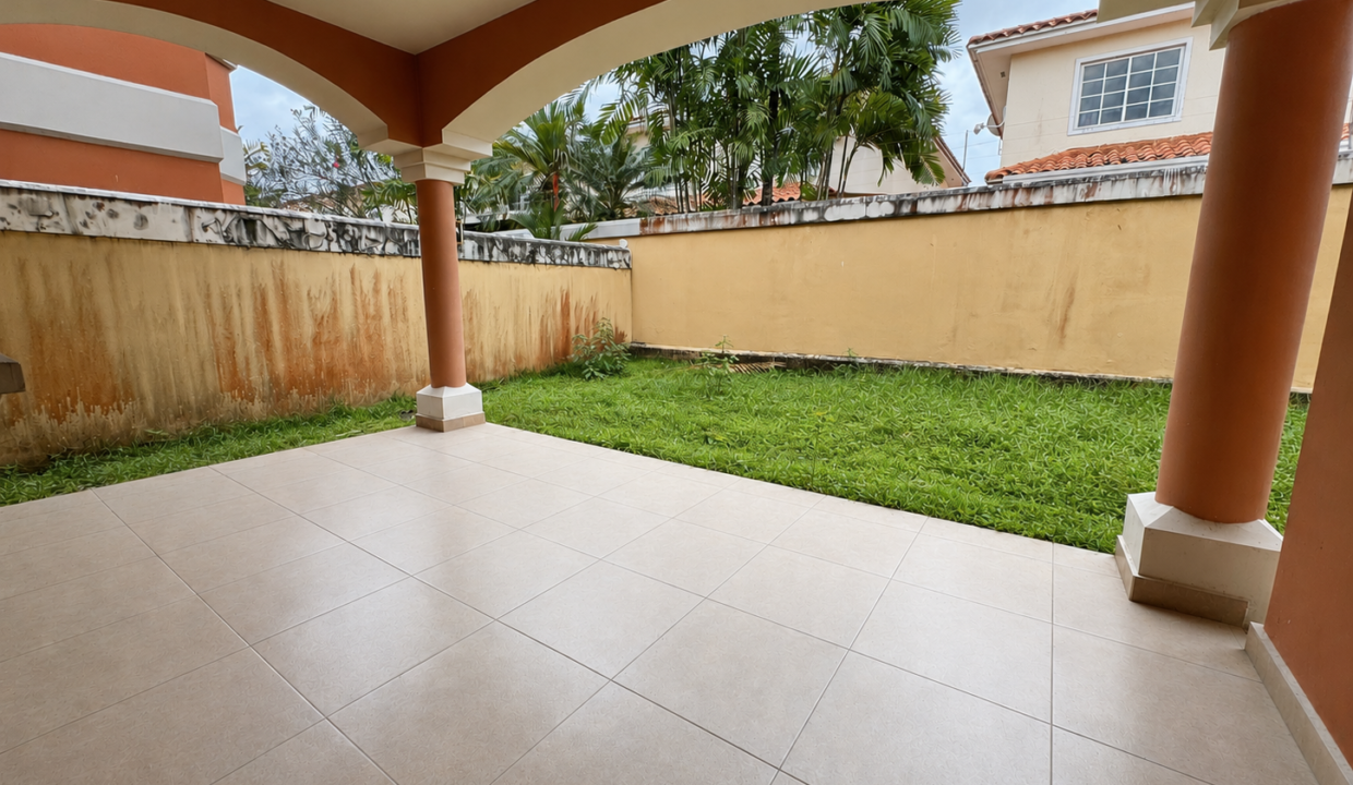 4. Patio venta casa Costa Sur El Doral