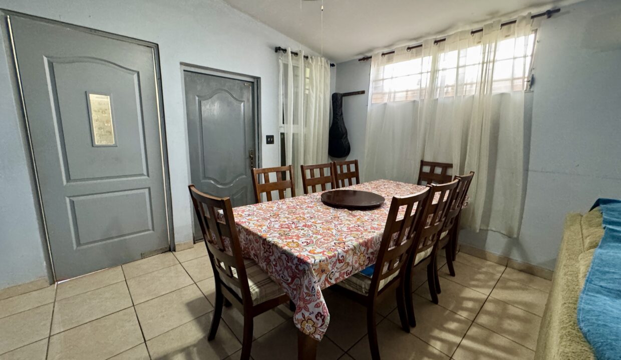 5. Comedor casa venta Brisas del golf