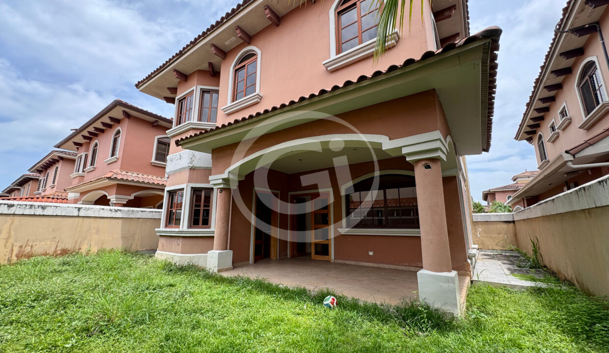 5. Patio venta casa Costa Sur El Doral