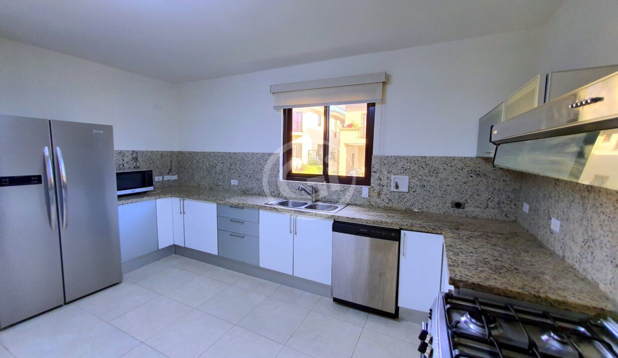 6. Cocina. Embassy Club TownHome. Clayton Panamá