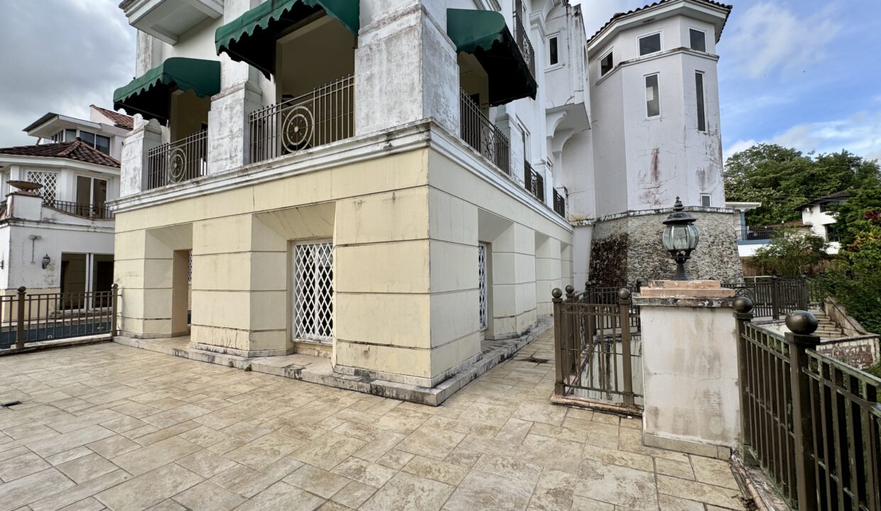 6. Fachada Venta Casa Dos Mares