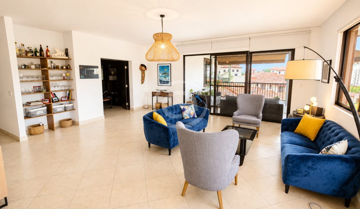6. Sala-Comedor. Embassy Club Apartamento Alquiler Clayton