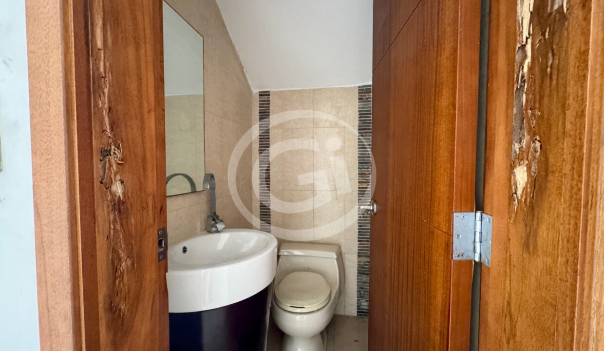7. Baño venta casa Costa Sur El Doral