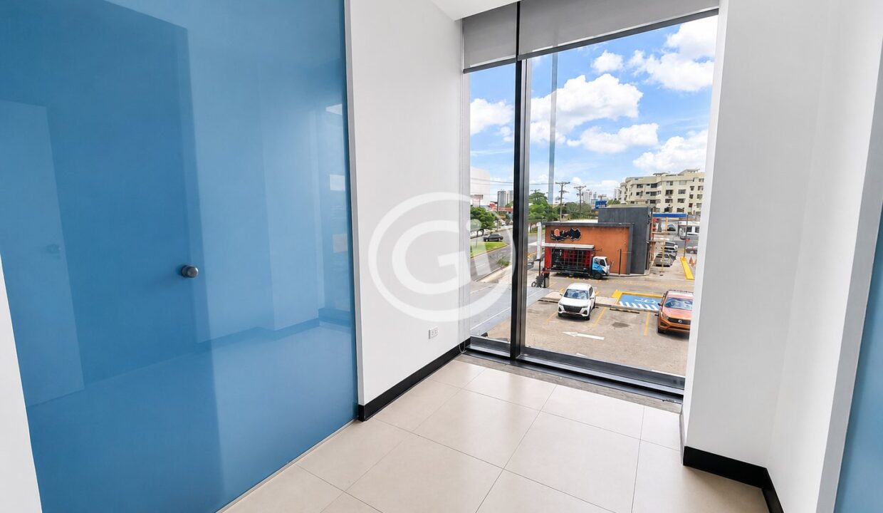 7. Consultorio Alquiler Local Plaza Liberty (Grupo Vivir)