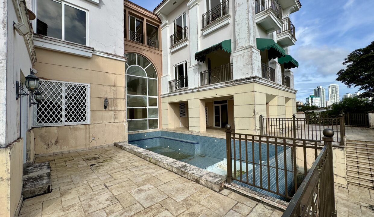 7. Fachada Venta Casa Dos Mares