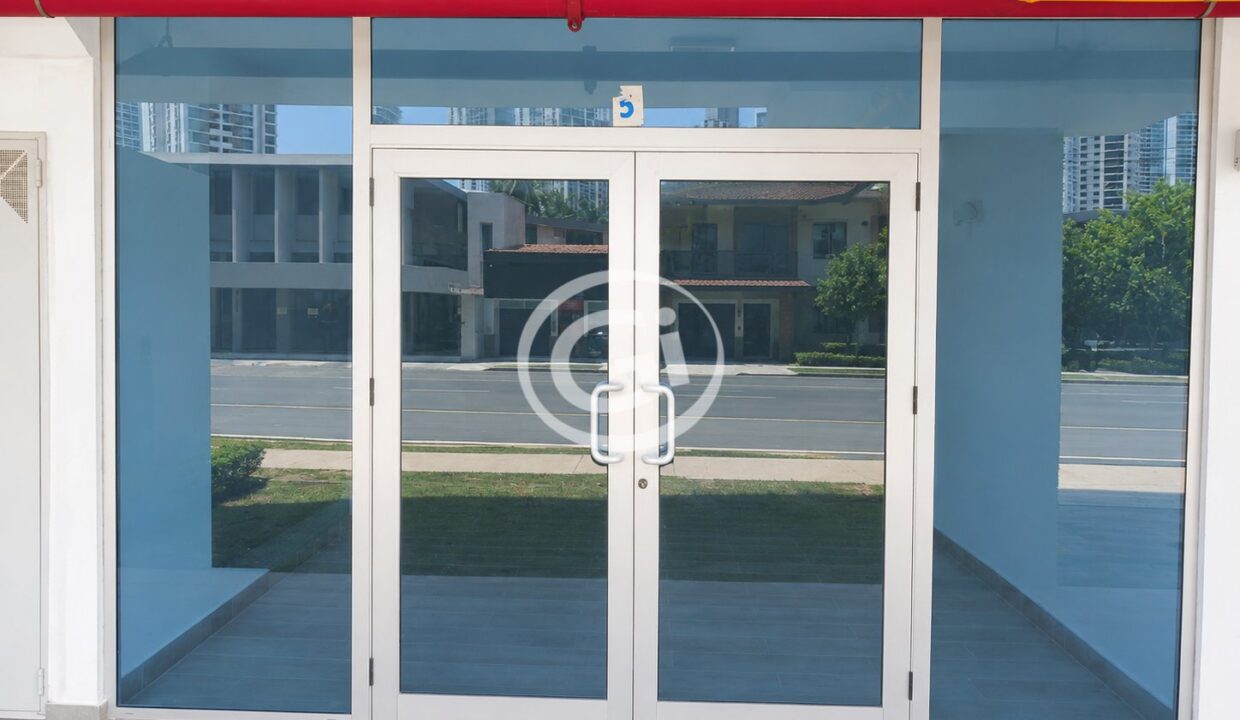 7. Fachada alquiler Local Signature Point