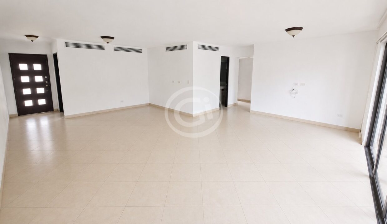 7. Sala-Comedor. Embassy Club Venta Apartamento Reposeido Bancario