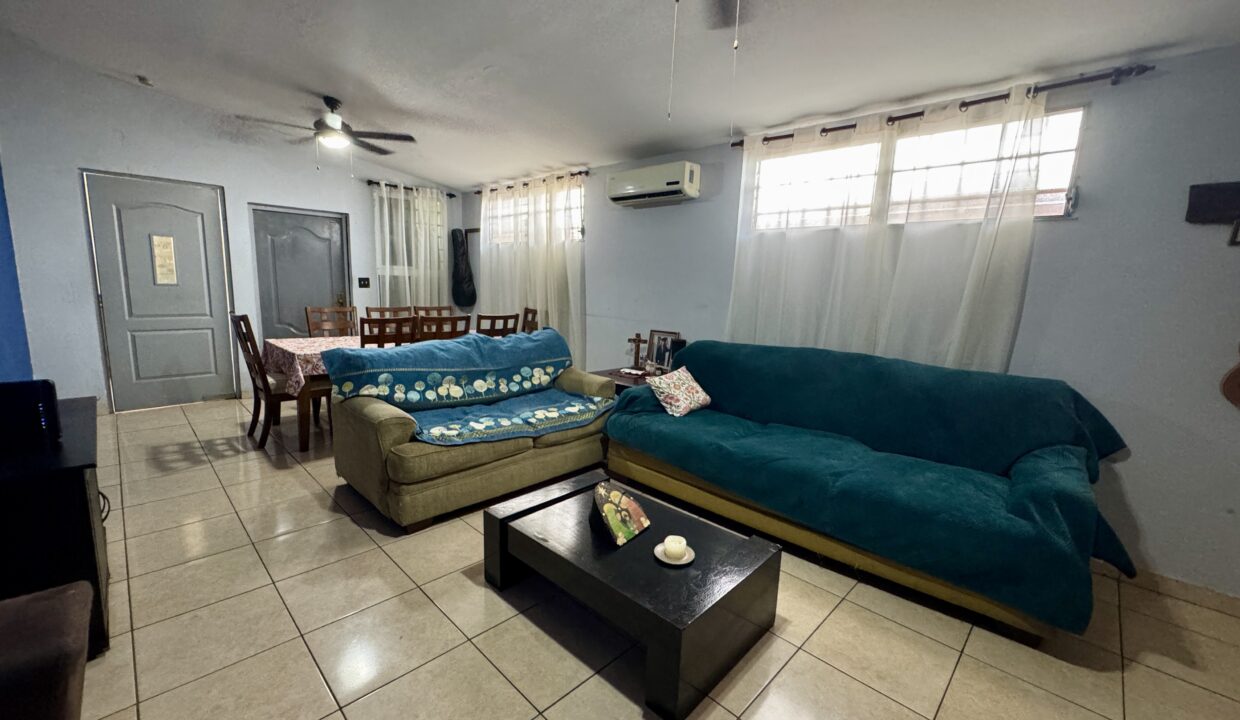 7. Sala casa venta Brisas del golf
