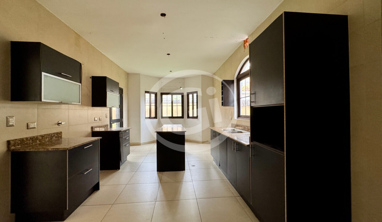 8. Cocina Venta Casa El Doral Costa Sur8