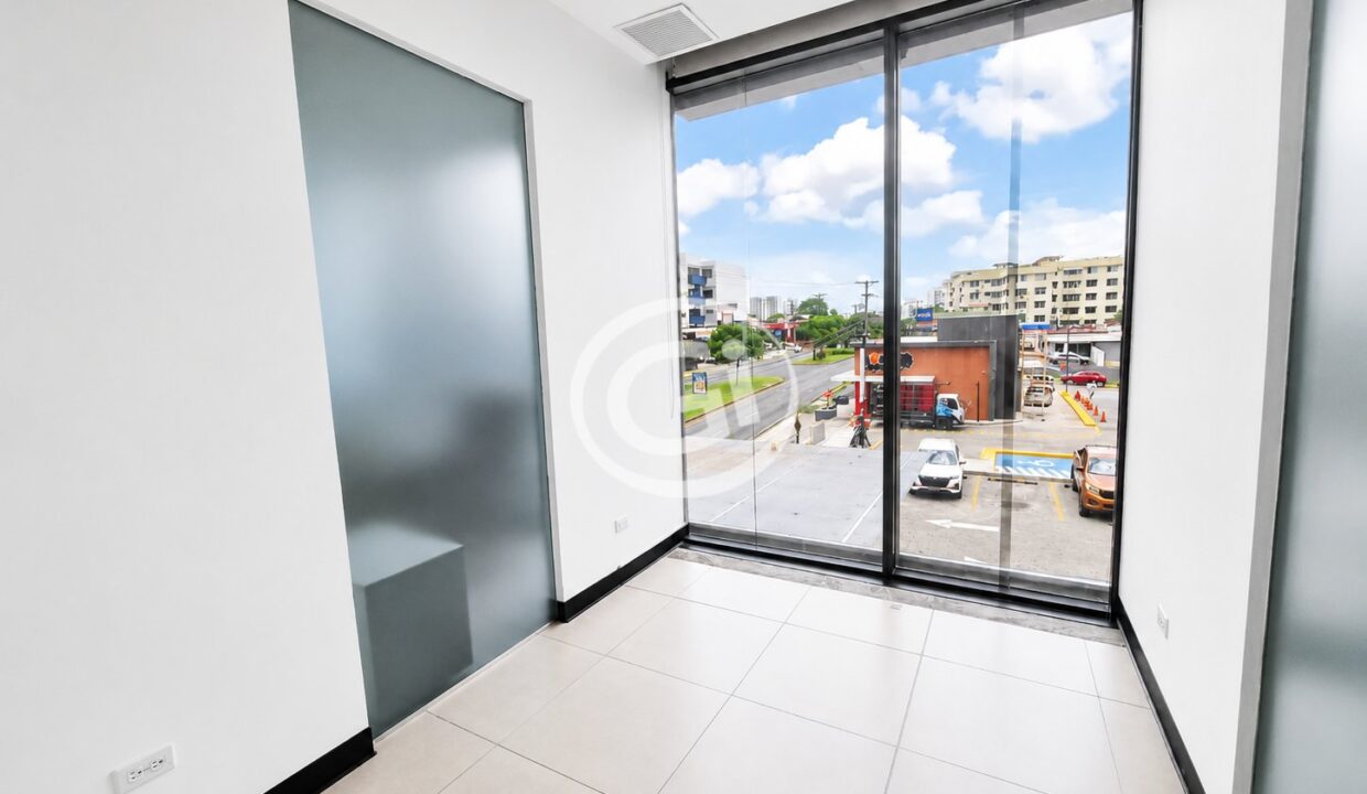8. Consultorio Alquiler Local Plaza Liberty (Grupo Vivir)