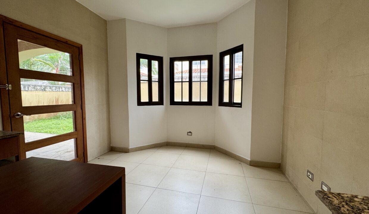 8. Desayunador venta casa Costa Sur El Doral