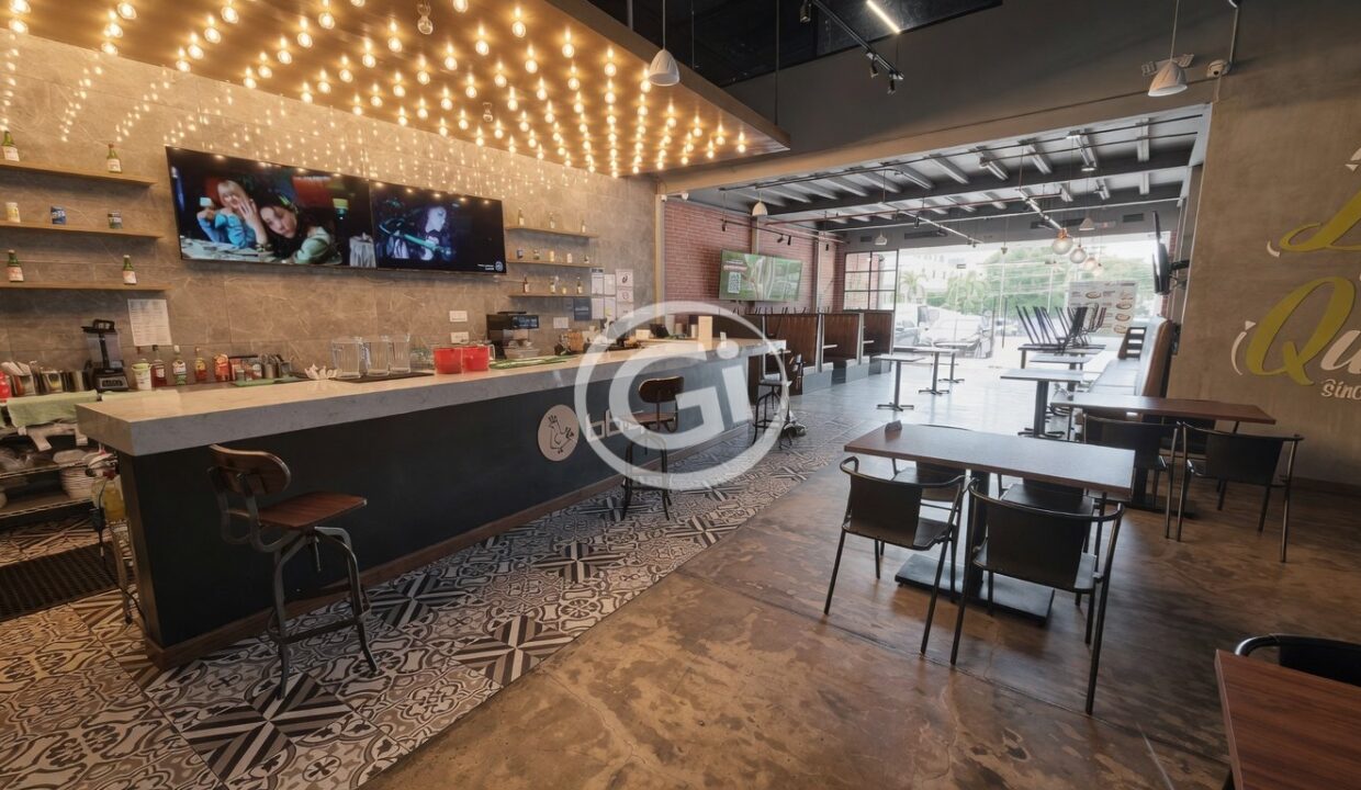 8. Local desde atras Local Alquiler plaza Spot74 (Grupo vivir)