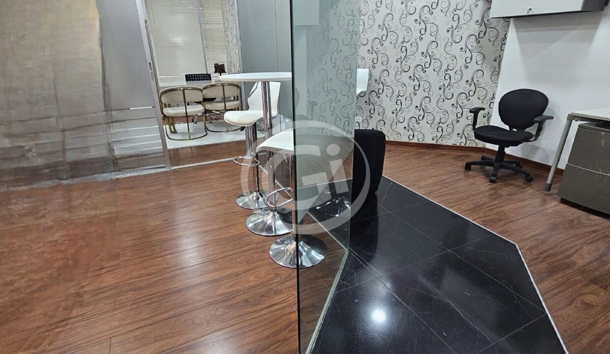 8. Oficina Ocean Business alquiler- venta