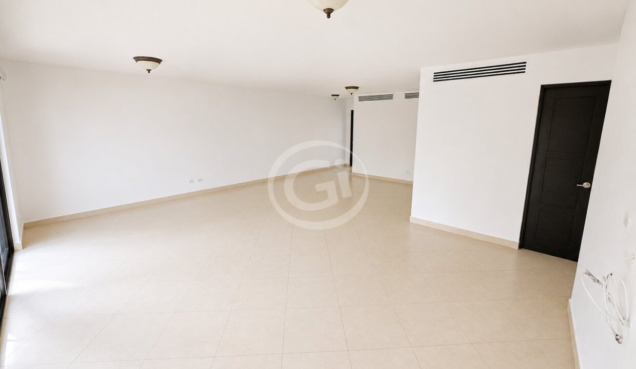 8. Sala-Comedor. Embassy Club Venta Apartamento Reposeido Bancario