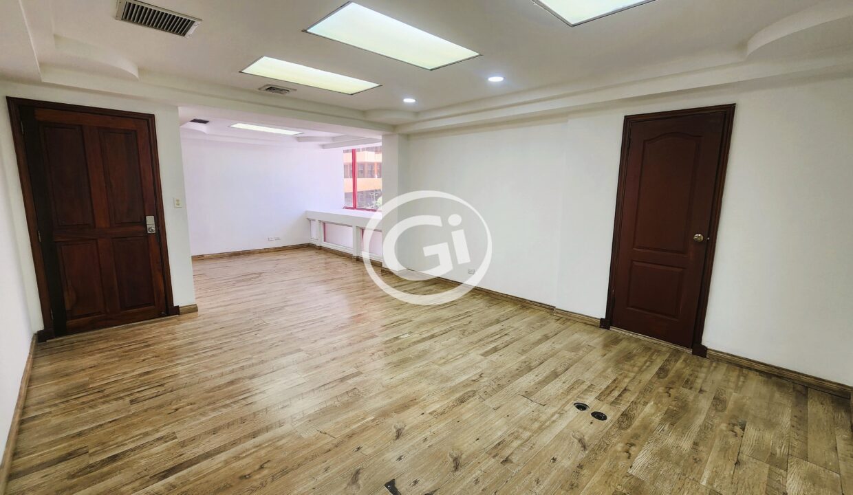 8. Venta Oficina Twin Towers