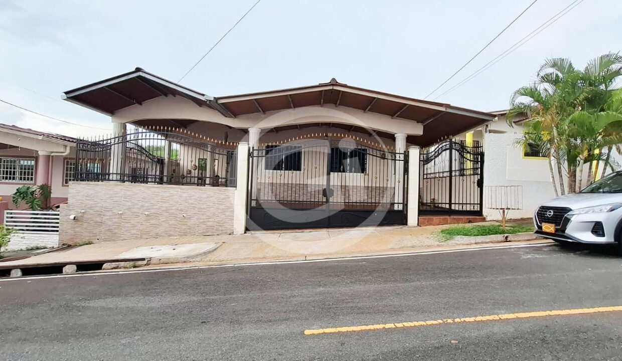 1- Fachada Casa en Venta Colinas del Sol