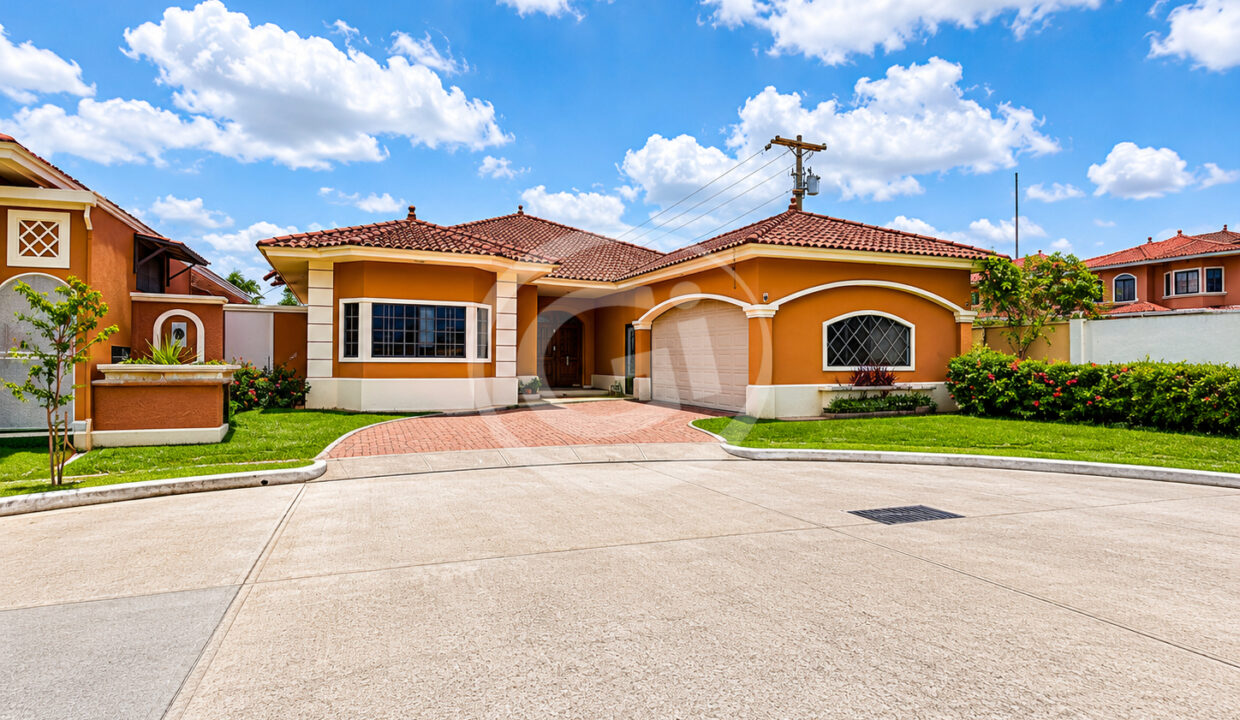 1. Fachada casa venta Costa Sur Sunset Coast