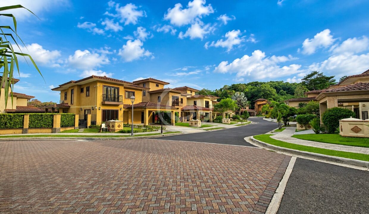 1. Fachada. Embassy Club Casa Venta o Alquiler Clayton