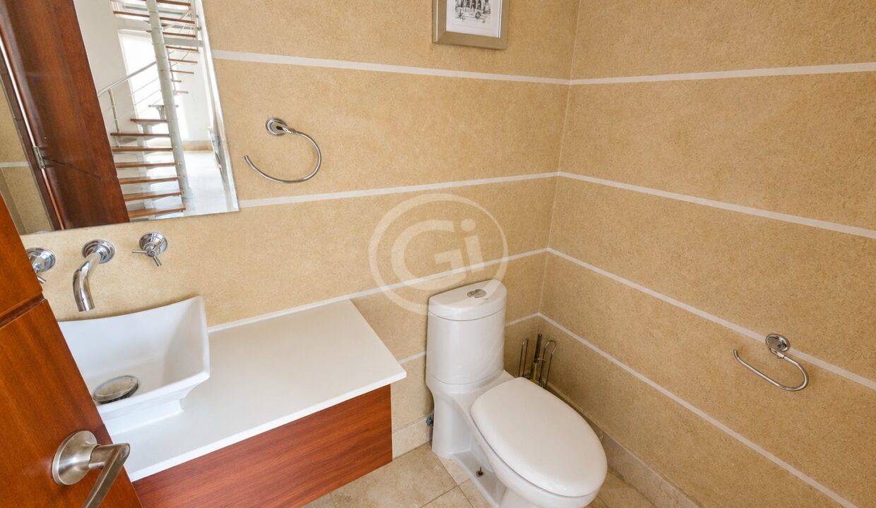 10. Baño de Visitas. Remate Bancario Loft Four 41 Punta Pacifica