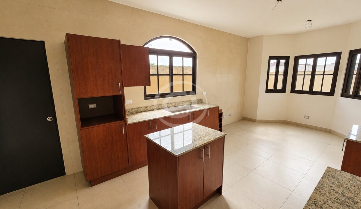 10. Cocina. Remate Bancario. El Doral Costa Sur